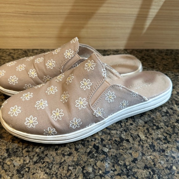 Clark’s Breeze Shore Cloudsteppers Slides - Picture 1 of 3